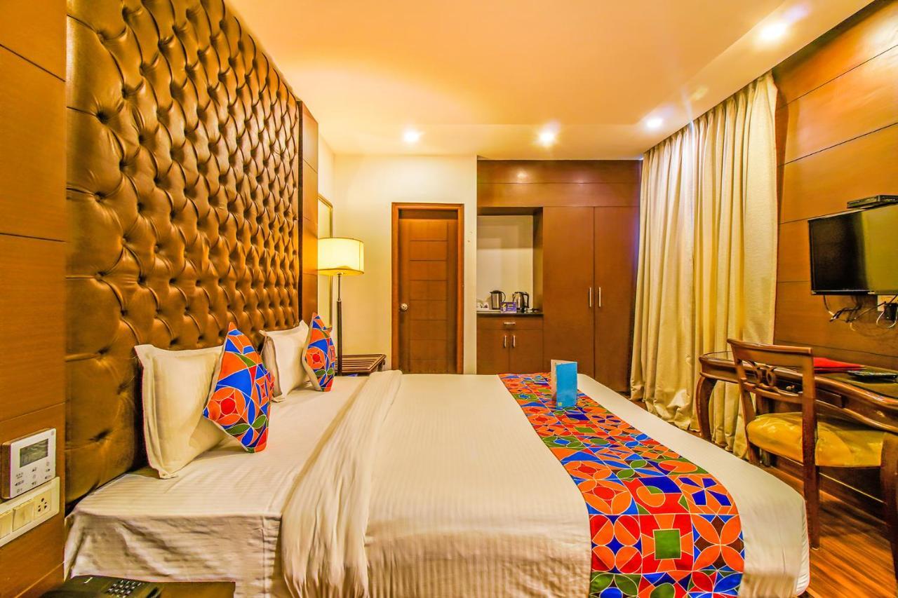 Fabhotel Bollywood Paradise Mahipalpur - Fully Vaccinated Staff Hotel